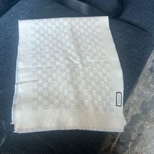 Gucci classic 2 colored scarf